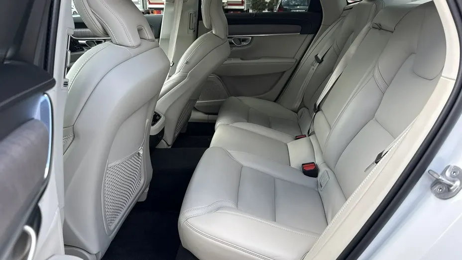 VOLVO S90 -