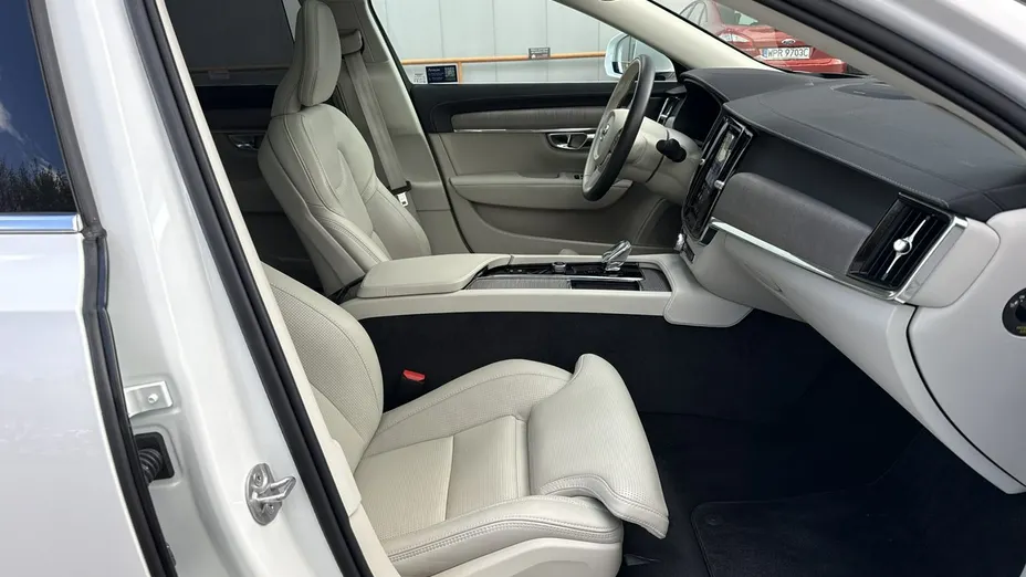 VOLVO S90 -