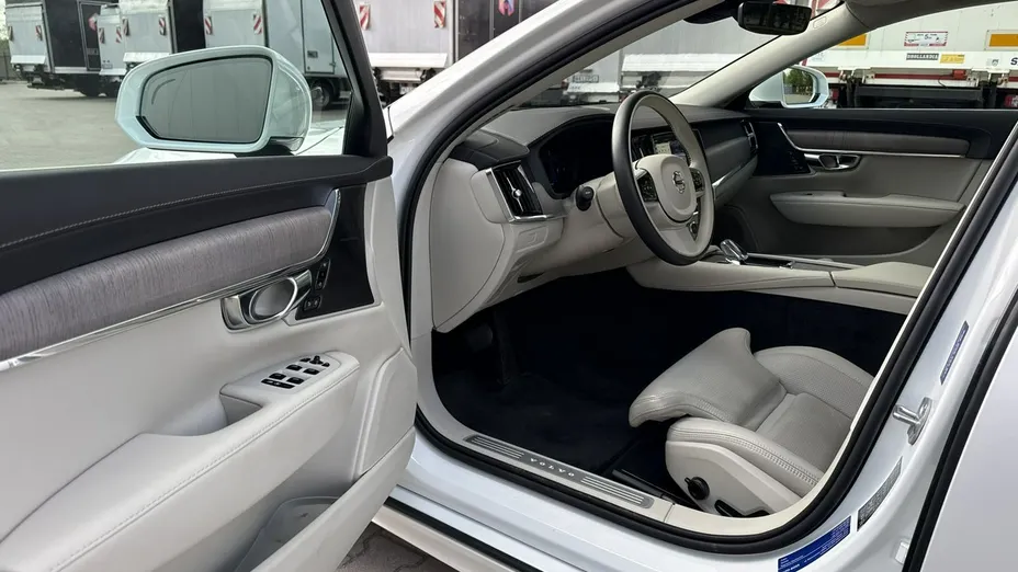 VOLVO S90 -