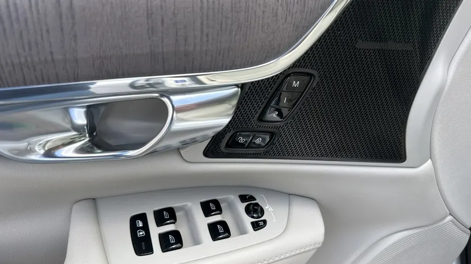 VOLVO S90 -