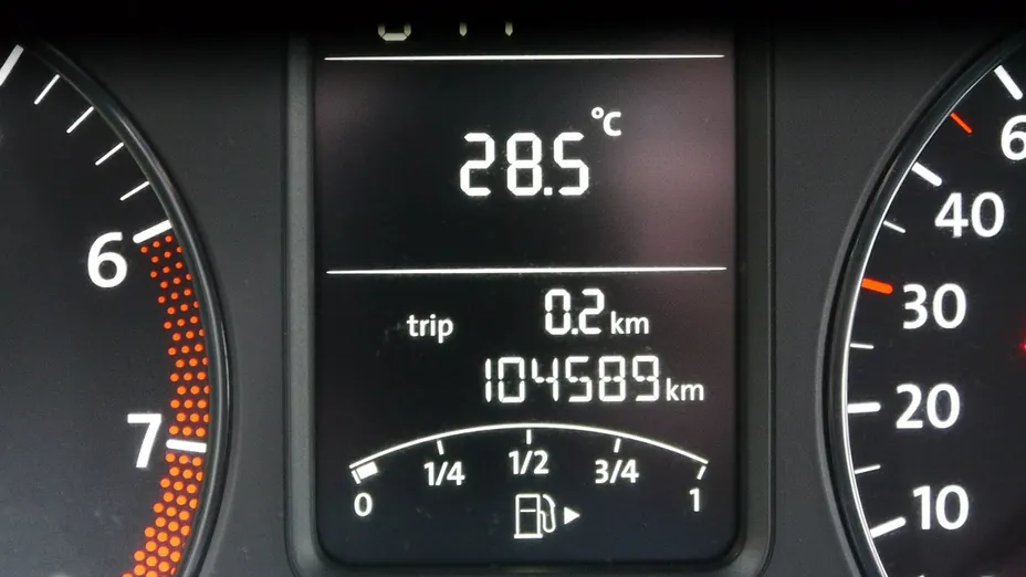 VOLKSWAGEN Polo -