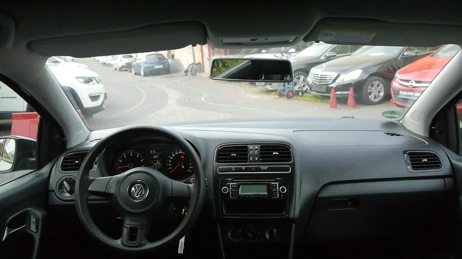 VOLKSWAGEN Polo -