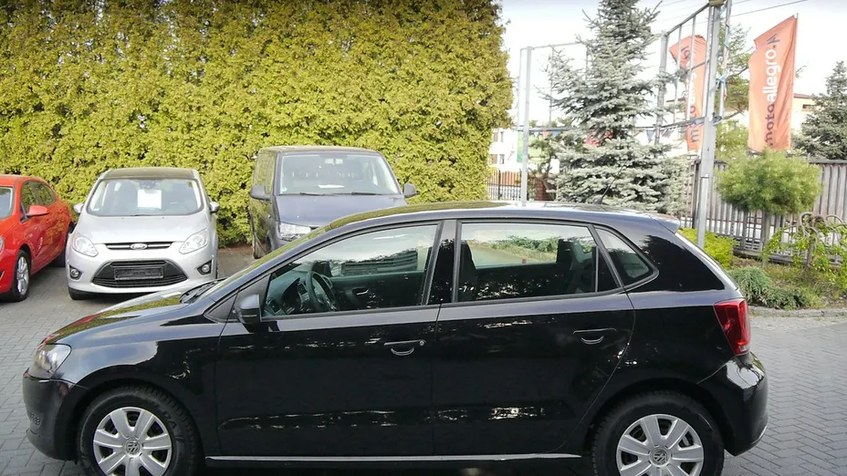 VOLKSWAGEN Polo -