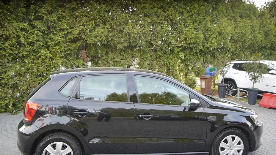 VOLKSWAGEN Polo -