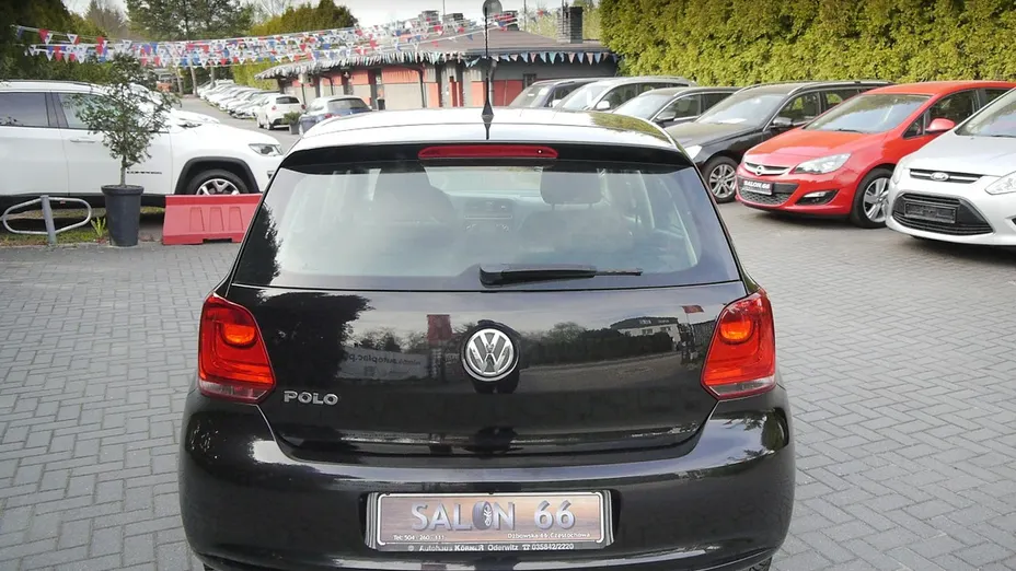 VOLKSWAGEN Polo -