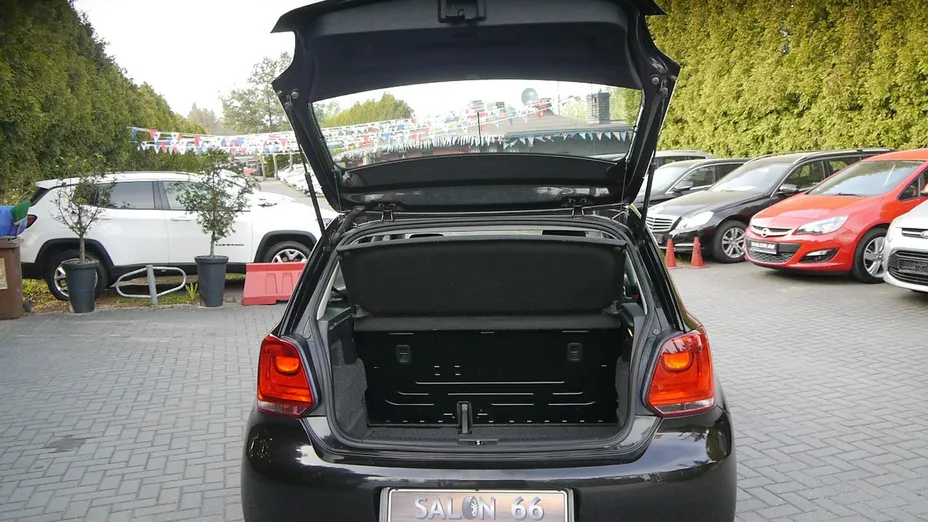 VOLKSWAGEN Polo -