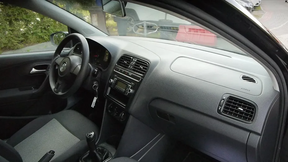 VOLKSWAGEN Polo -