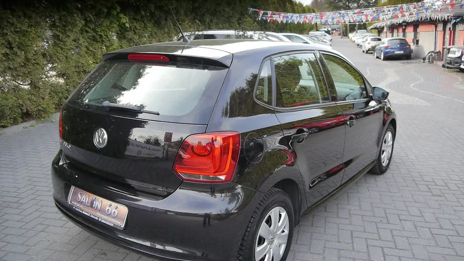 VOLKSWAGEN Polo -