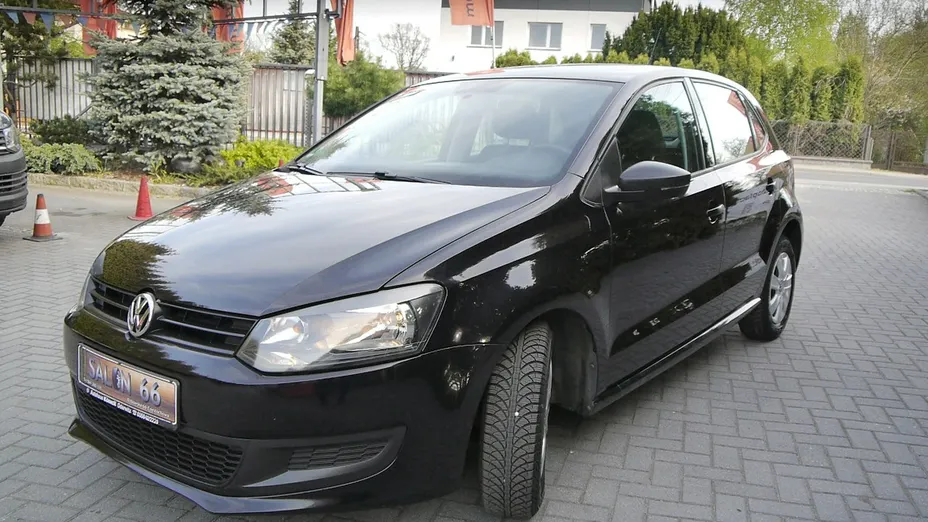VOLKSWAGEN Polo -