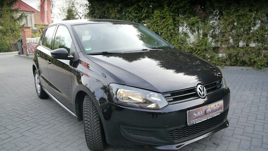 VOLKSWAGEN Polo -
