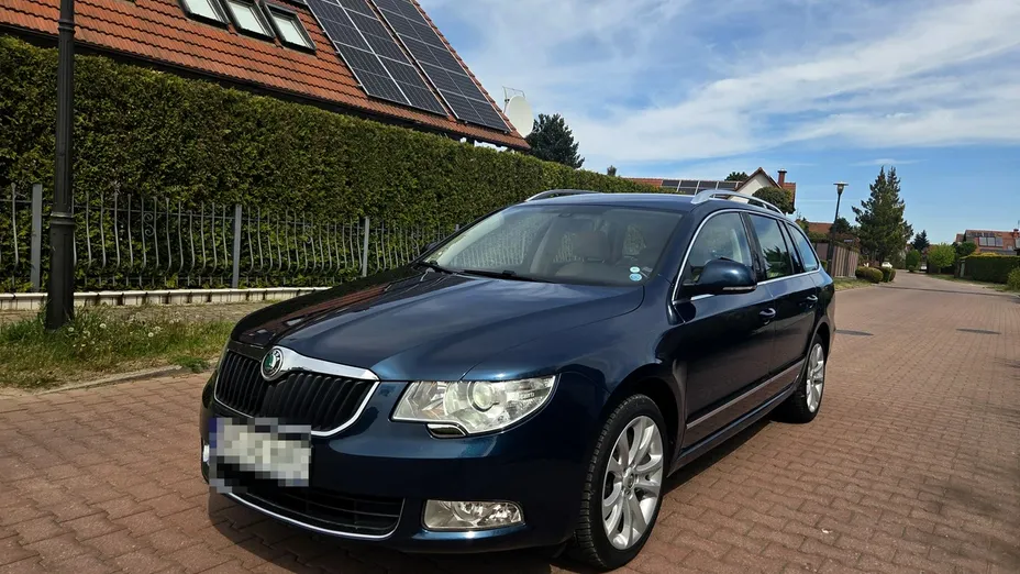 SKODA Superb -