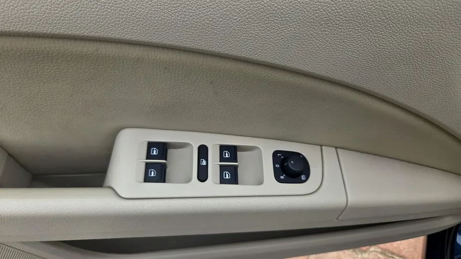 SKODA Superb -