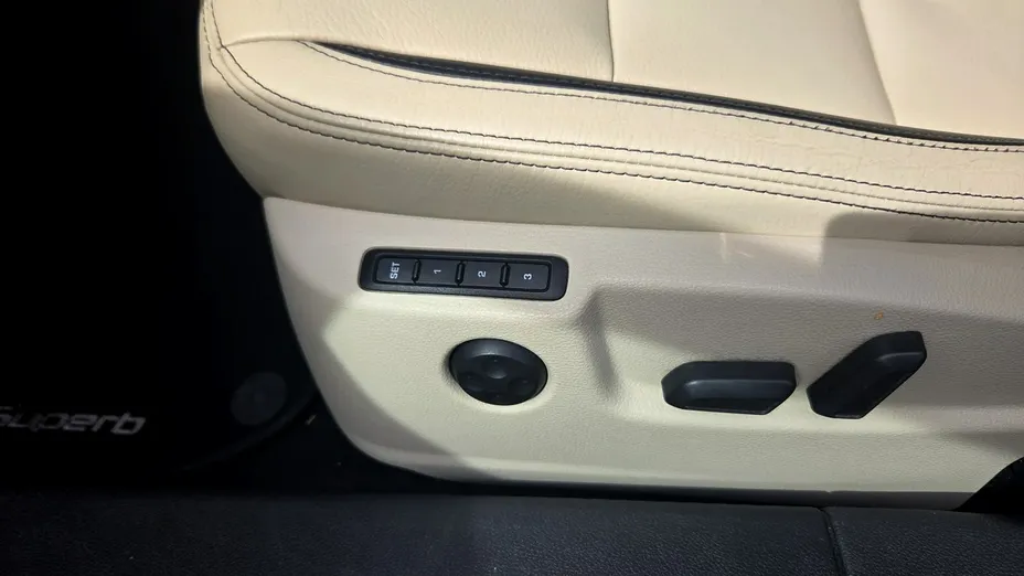 SKODA Superb -
