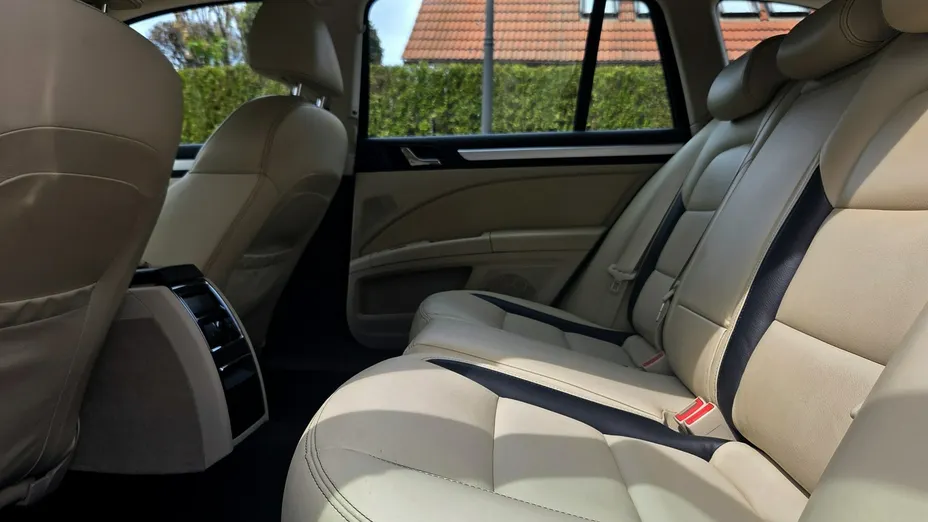 SKODA Superb -
