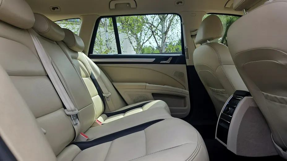 SKODA Superb -
