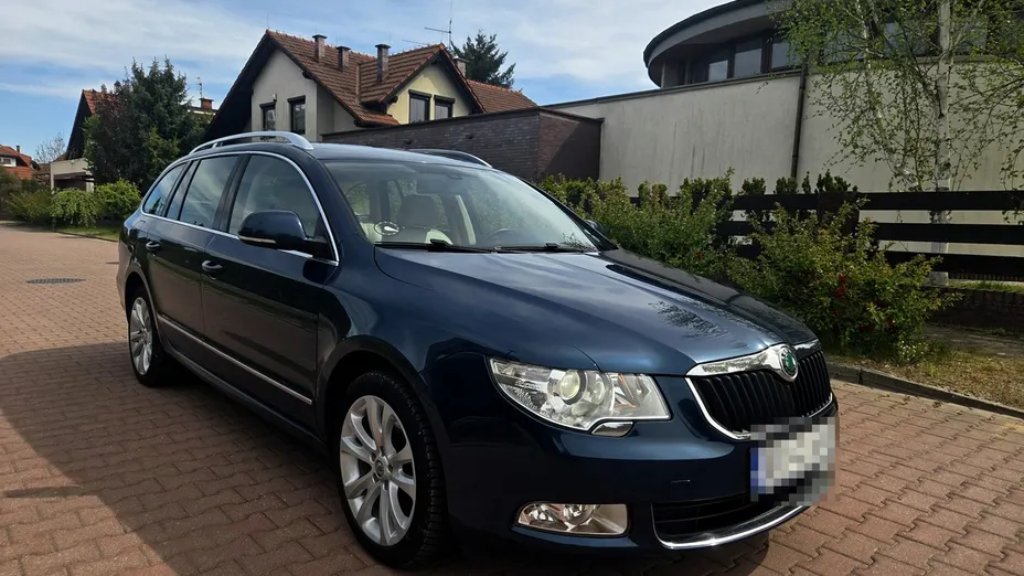 SKODA Superb -