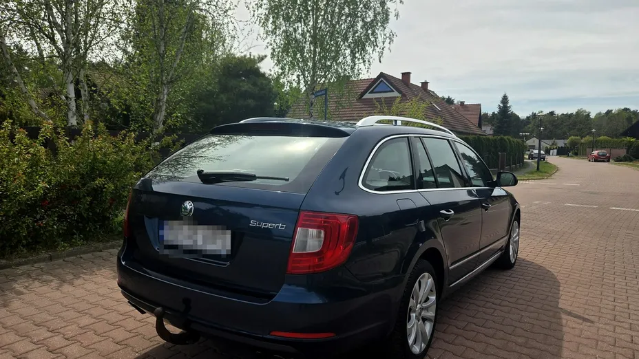 SKODA Superb -