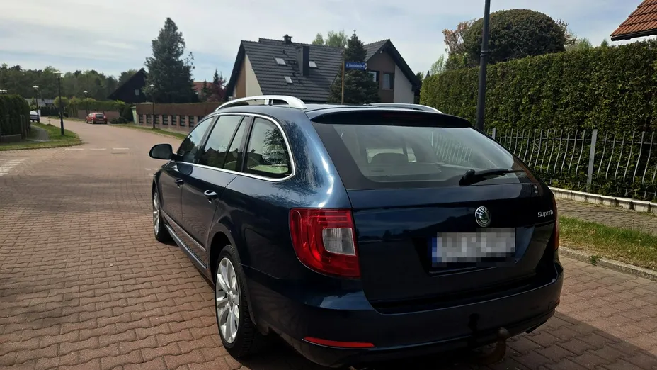 SKODA Superb -