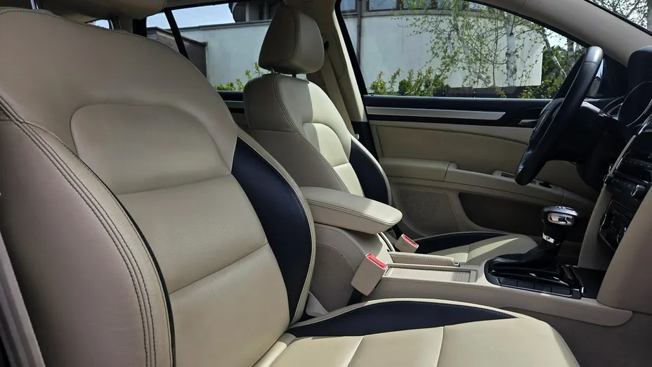 SKODA Superb -