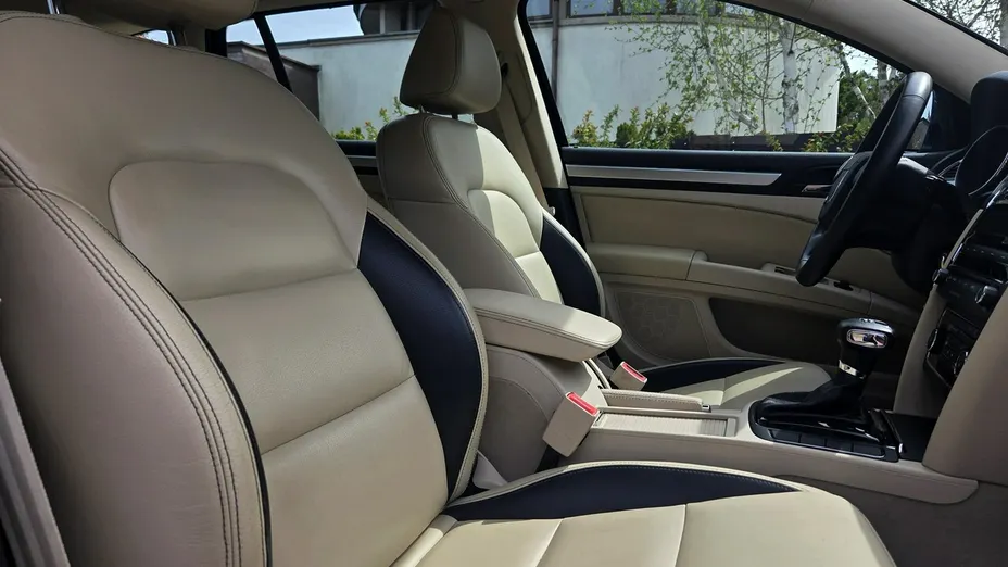 SKODA Superb -