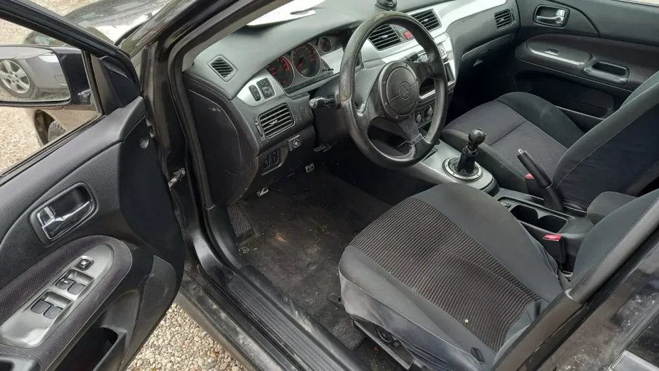 MITSUBISHI Lancer -