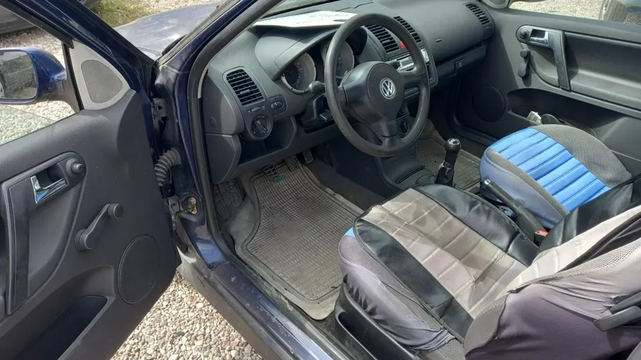 VOLKSWAGEN Polo -