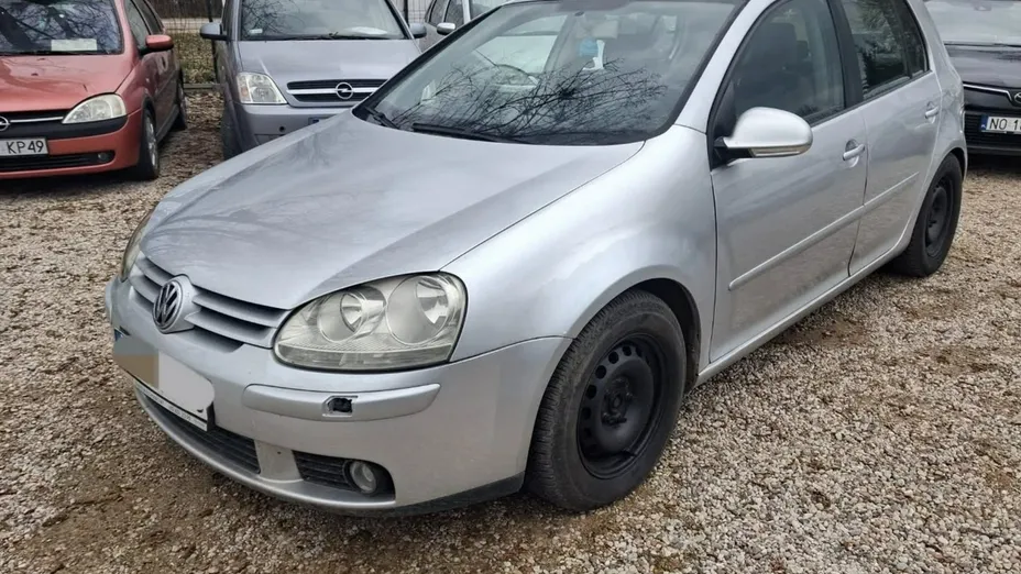 VOLKSWAGEN Golf -