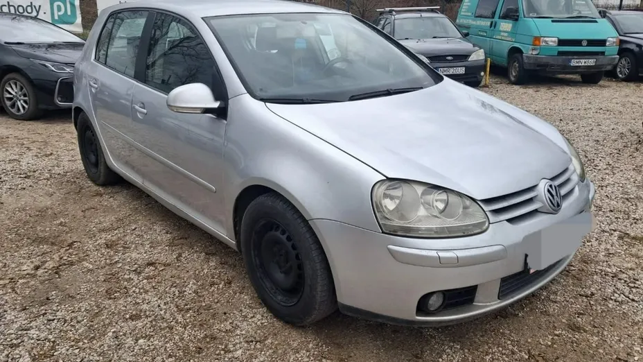 VOLKSWAGEN Golf -