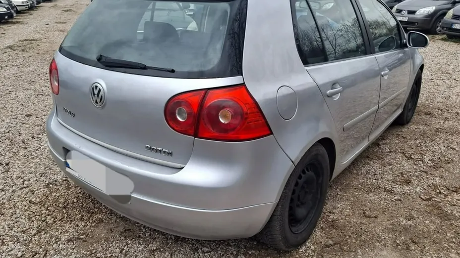 VOLKSWAGEN Golf -
