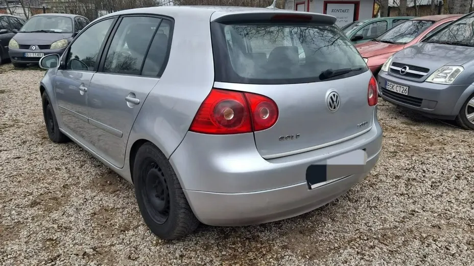VOLKSWAGEN Golf -