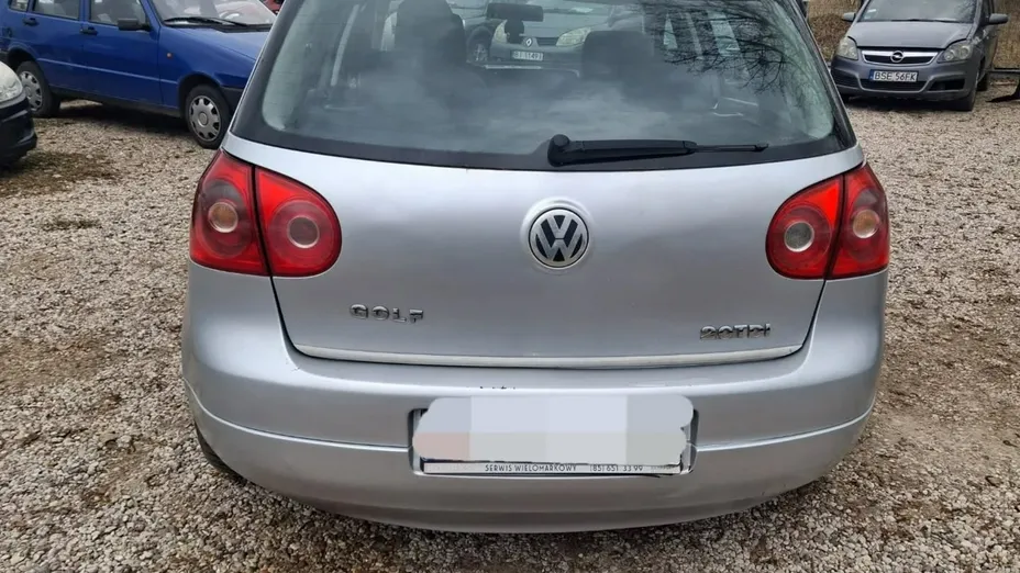 VOLKSWAGEN Golf -