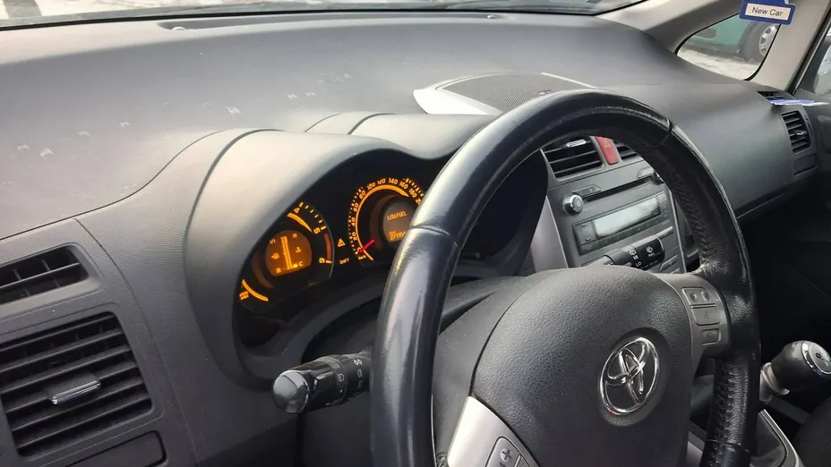 TOYOTA Auris -