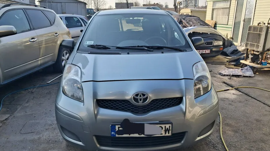 TOYOTA Yaris -