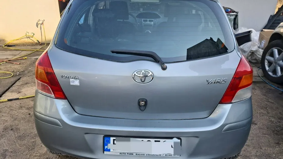 TOYOTA Yaris -