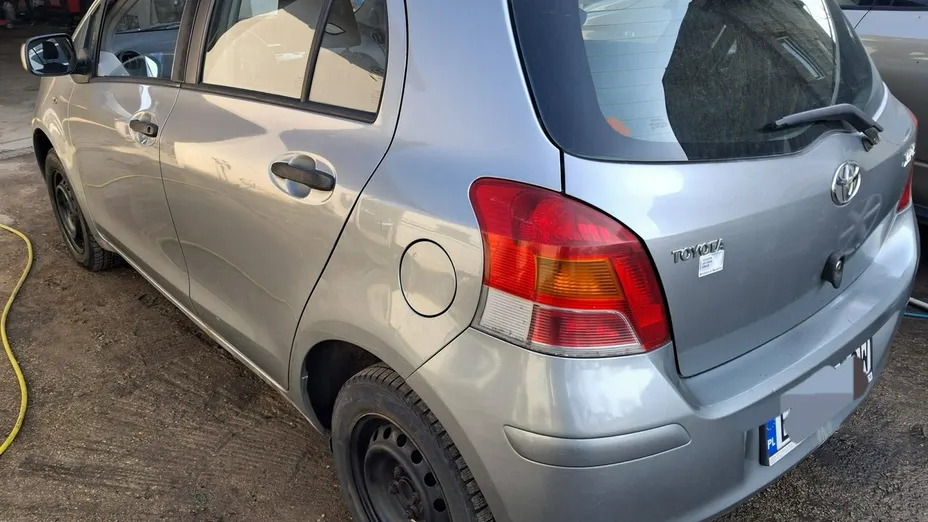 TOYOTA Yaris -