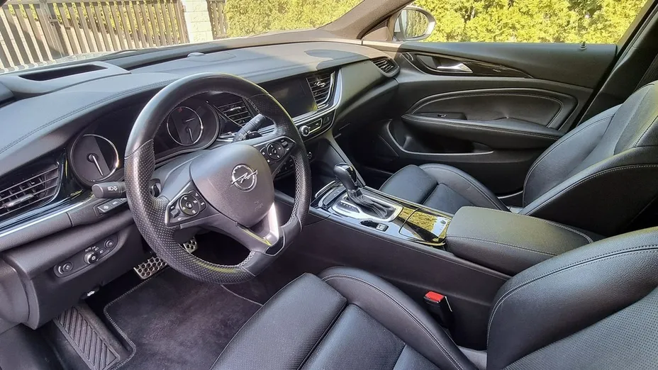 OPEL Insignia -