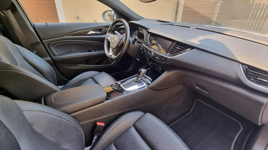 OPEL Insignia -