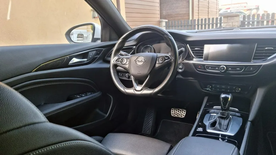 OPEL Insignia -