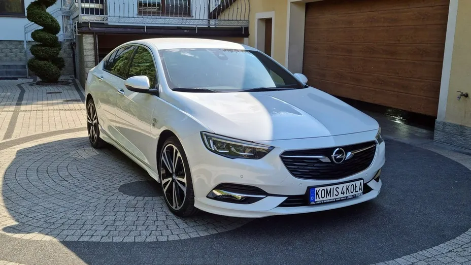 OPEL Insignia -