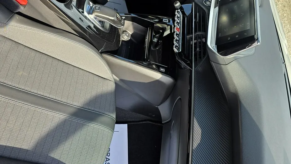 PEUGEOT 2008 -