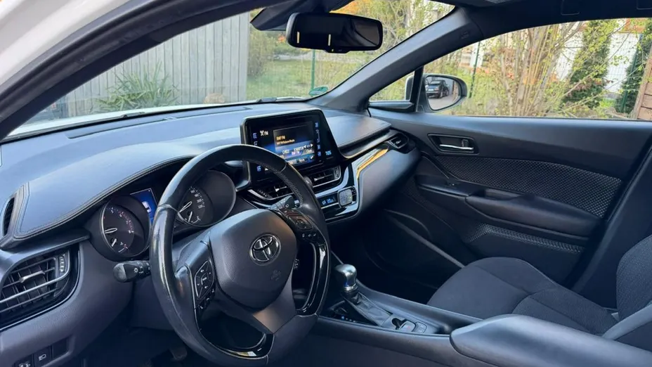 TOYOTA C-HR -