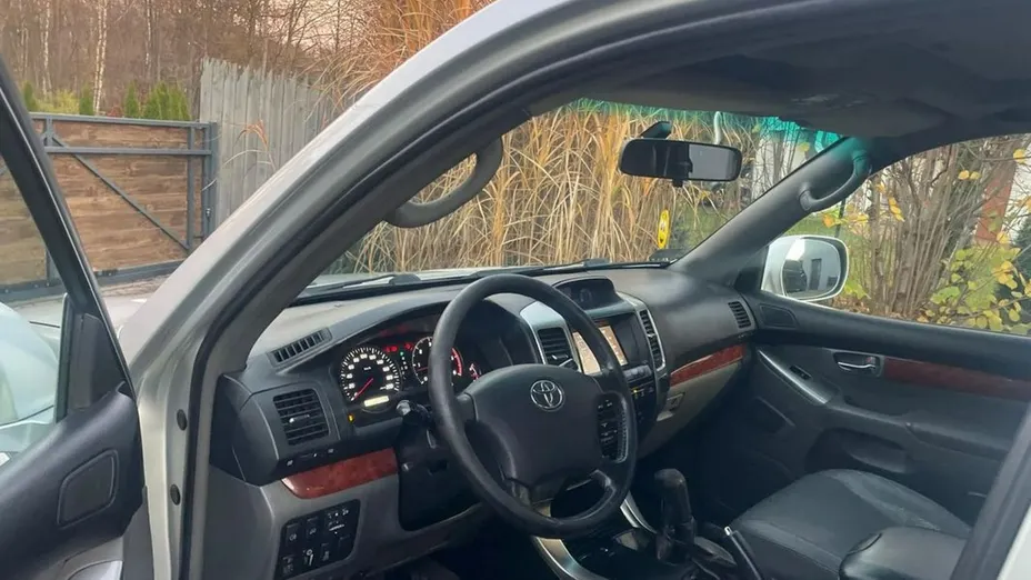 TOYOTA Land Cruiser -