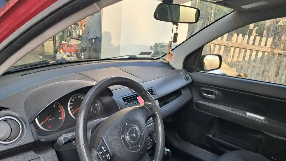 MAZDA 2 -