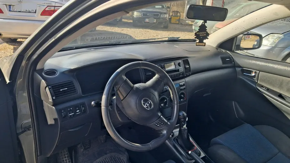 TOYOTA Corolla -