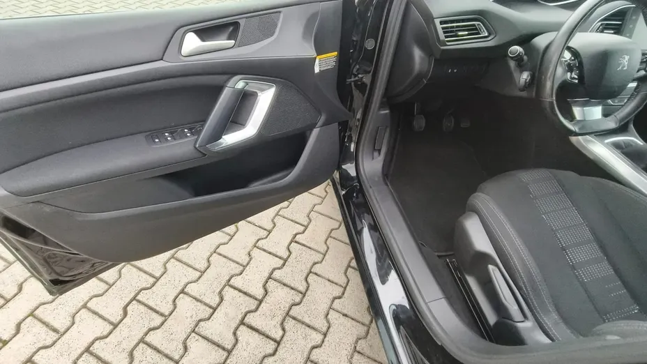 PEUGEOT 308 -