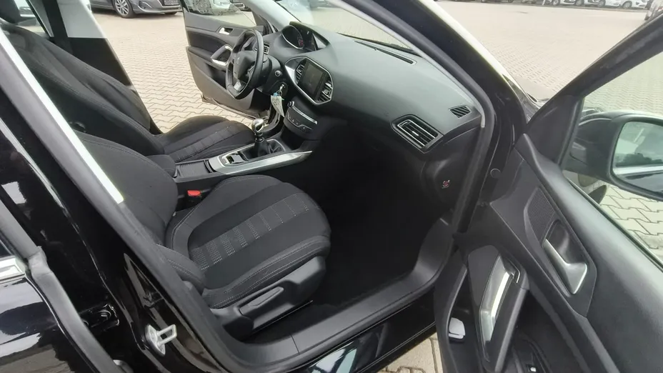 PEUGEOT 308 -