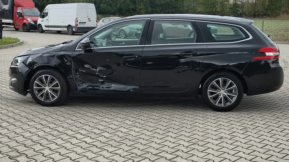 PEUGEOT 308 -