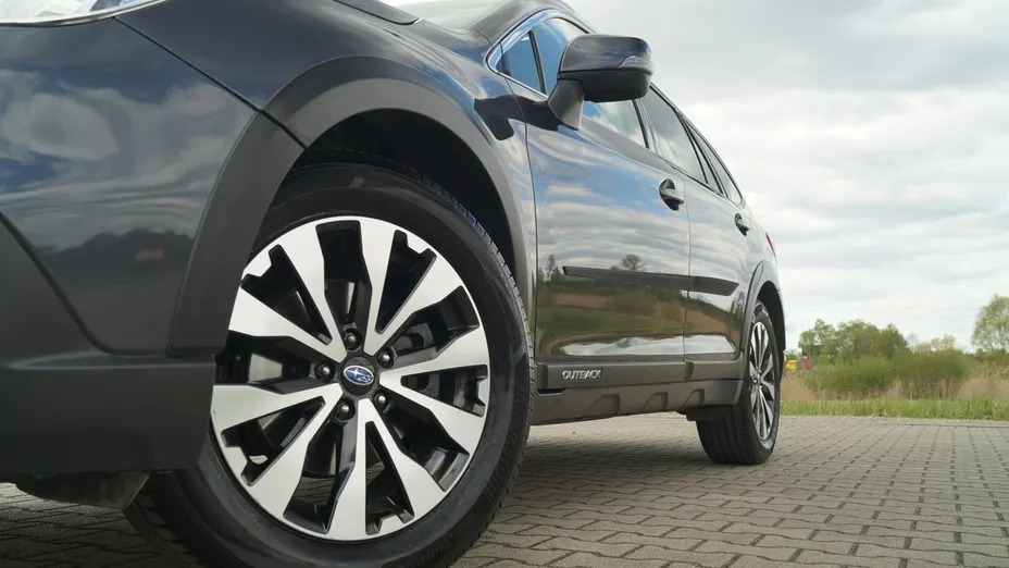 SUBARU Outback -
