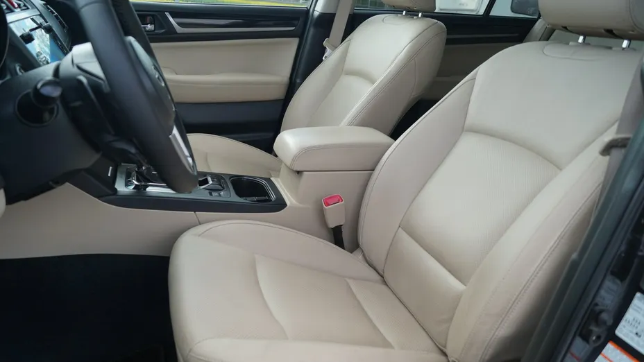 SUBARU Outback -