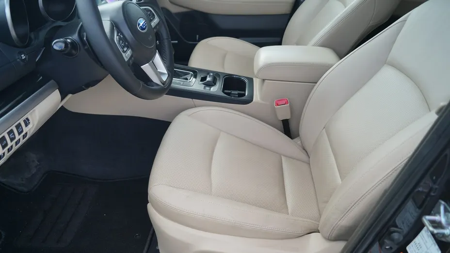 SUBARU Outback -